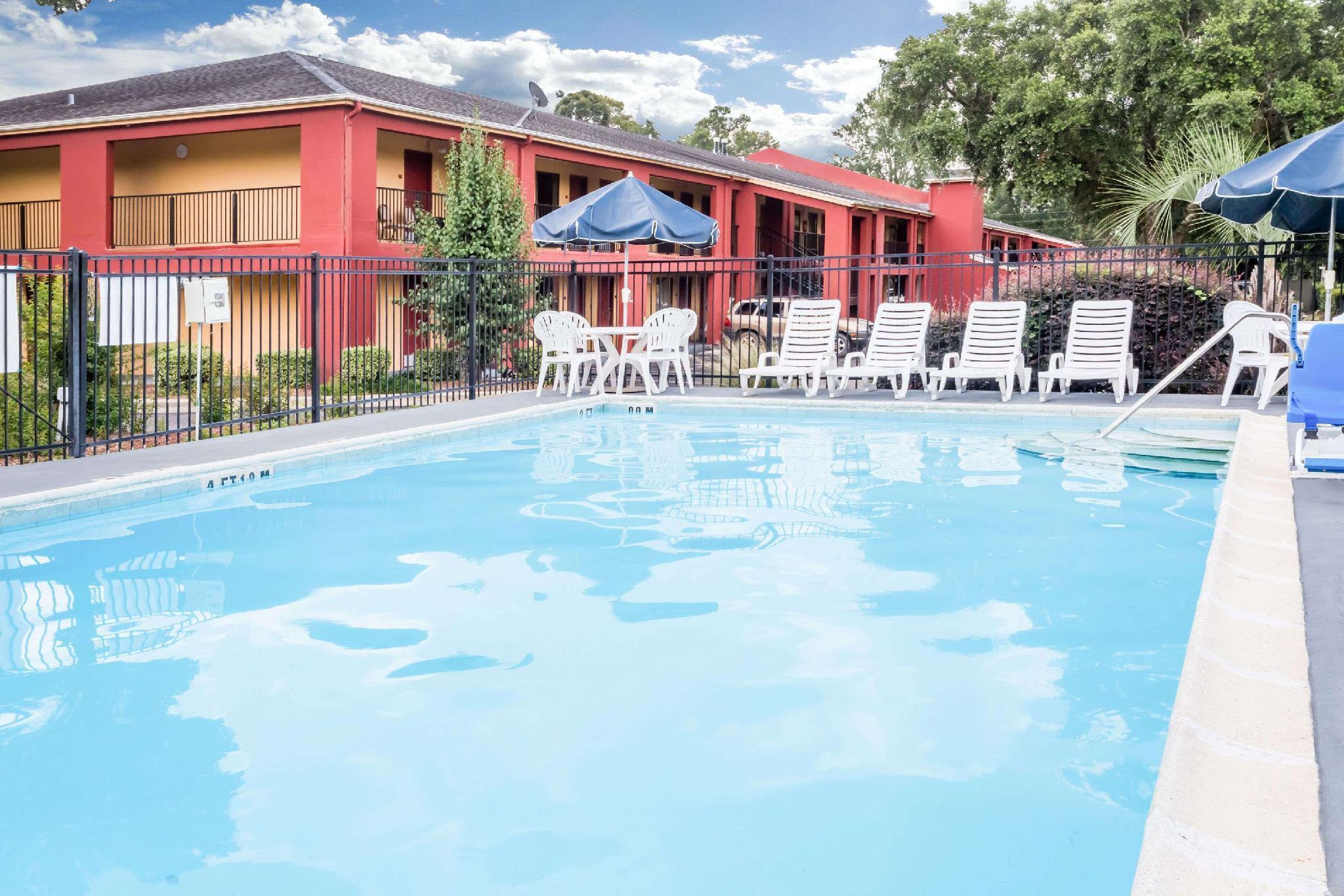 Days Inn By Wyndham Pensacola I-10 Ferry Pass Exteriér fotografie