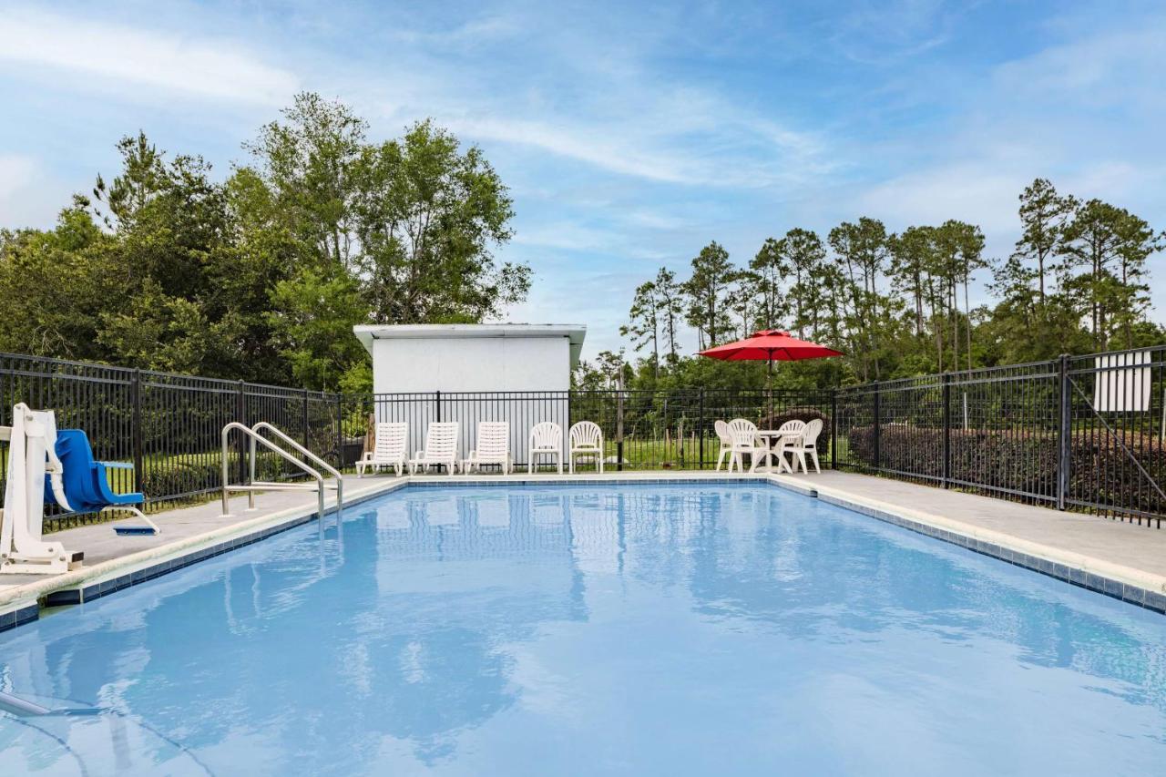 Days Inn By Wyndham Pensacola I-10 Ferry Pass Exteriér fotografie
