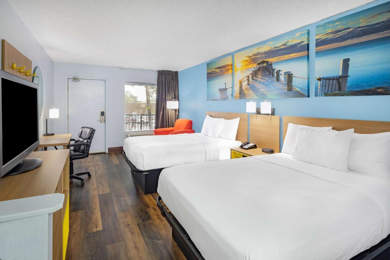 Days Inn By Wyndham Pensacola I-10 Ferry Pass Exteriér fotografie