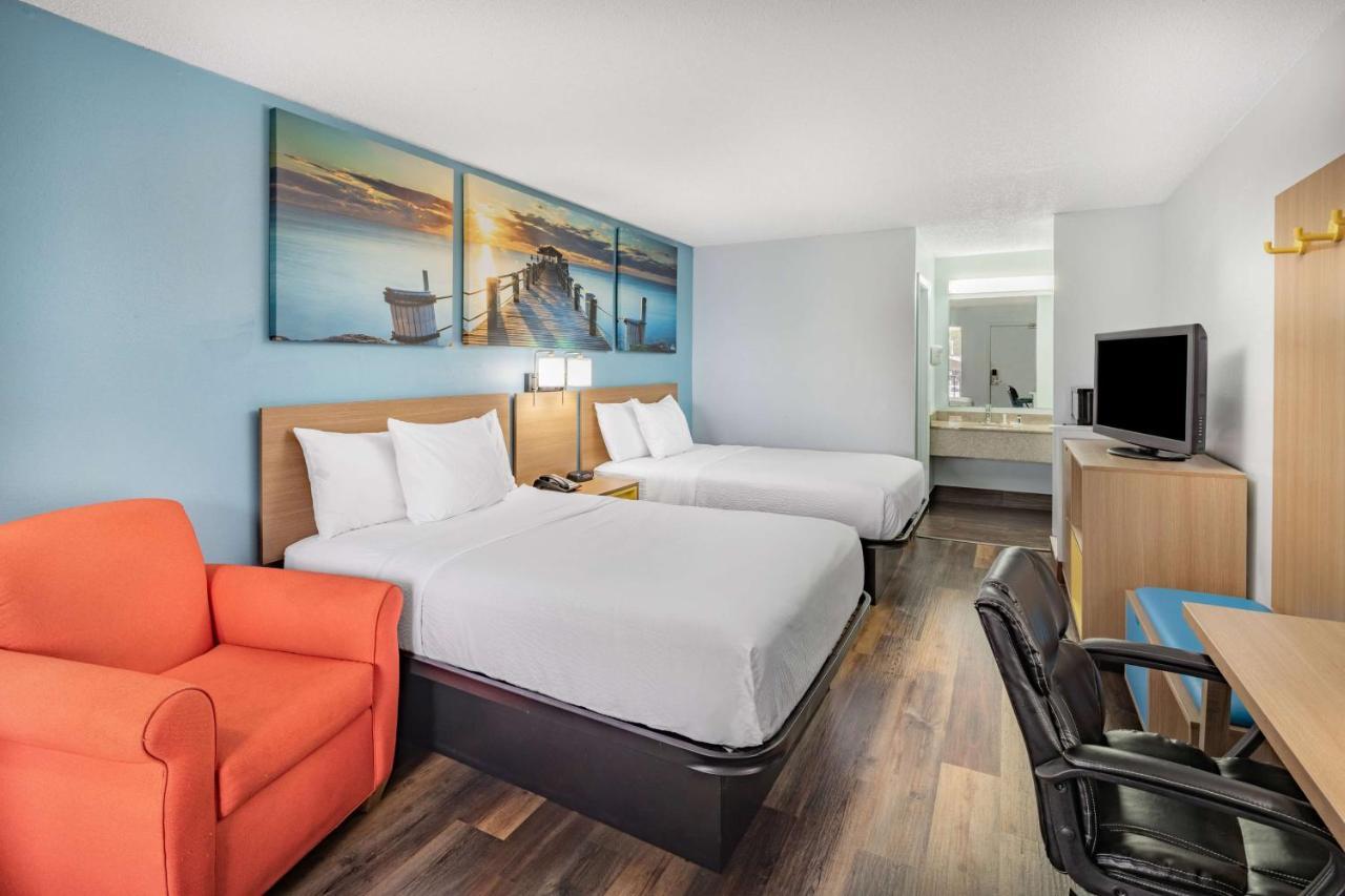 Days Inn By Wyndham Pensacola I-10 Ferry Pass Exteriér fotografie