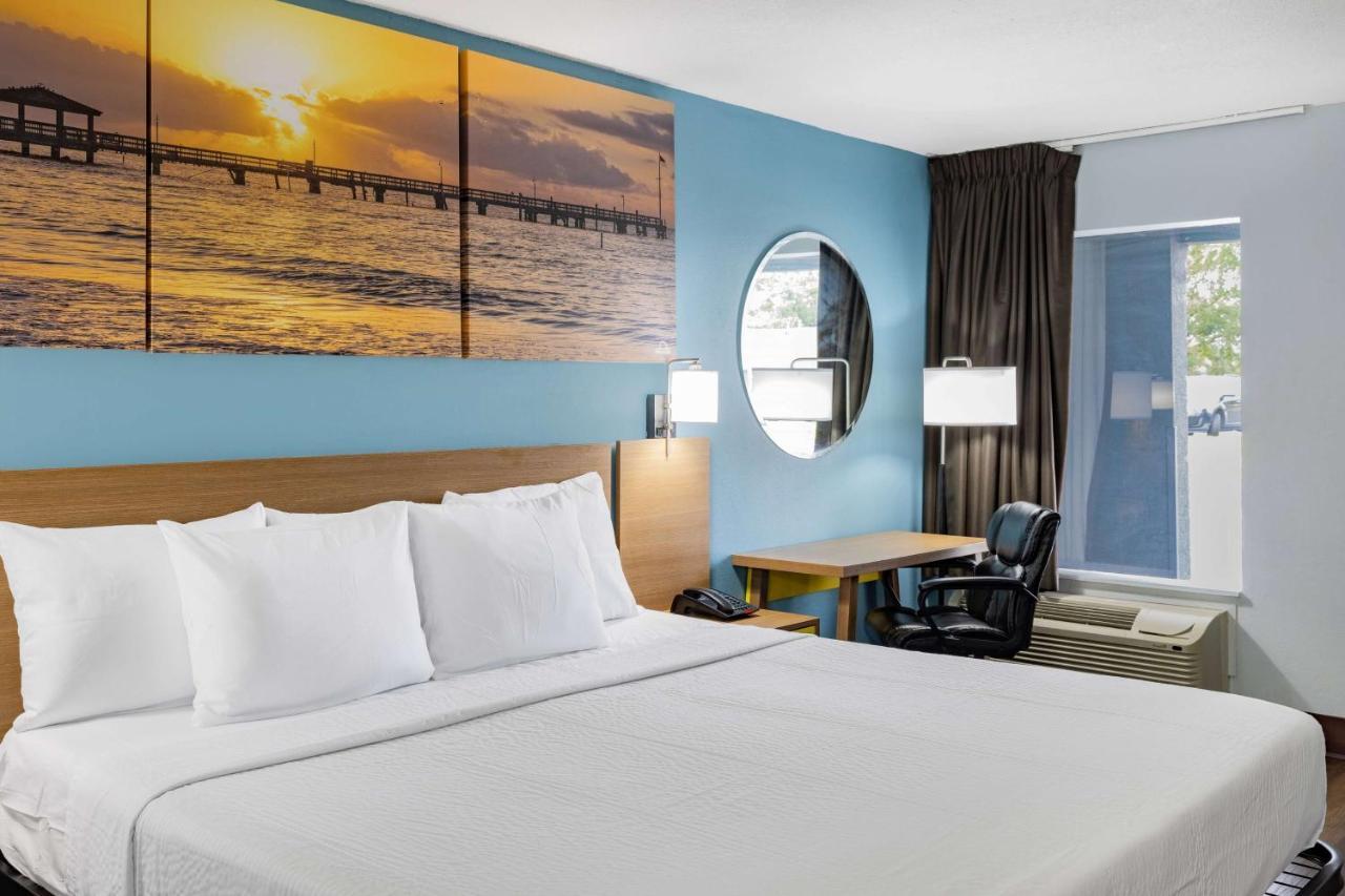 Days Inn By Wyndham Pensacola I-10 Ferry Pass Exteriér fotografie