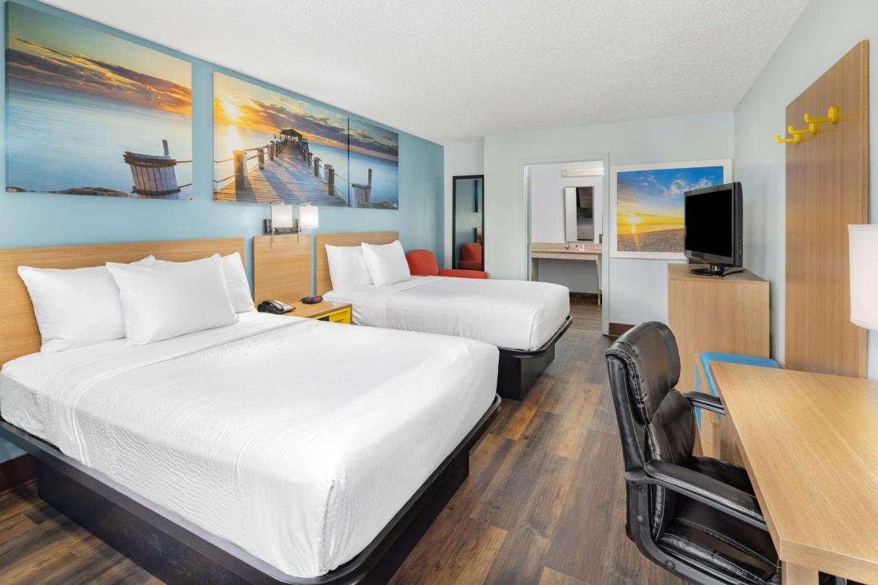 Days Inn By Wyndham Pensacola I-10 Ferry Pass Exteriér fotografie