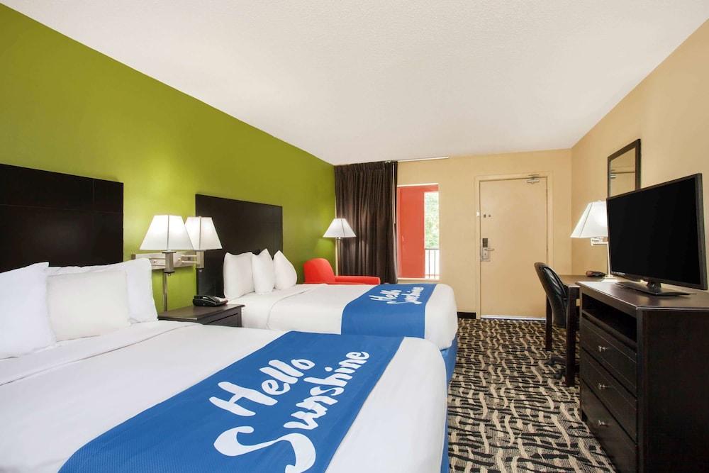 Days Inn By Wyndham Pensacola I-10 Ferry Pass Exteriér fotografie