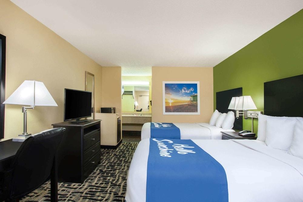 Days Inn By Wyndham Pensacola I-10 Ferry Pass Exteriér fotografie