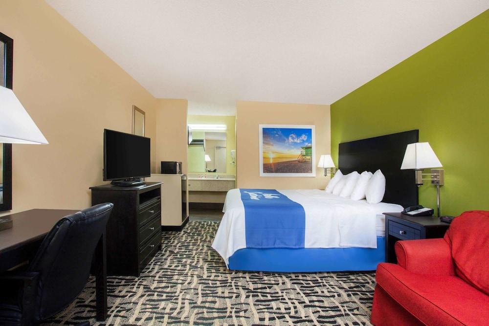 Days Inn By Wyndham Pensacola I-10 Ferry Pass Exteriér fotografie