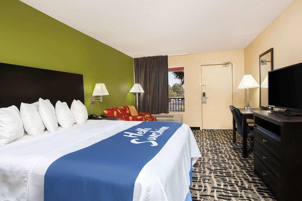 Days Inn By Wyndham Pensacola I-10 Ferry Pass Exteriér fotografie
