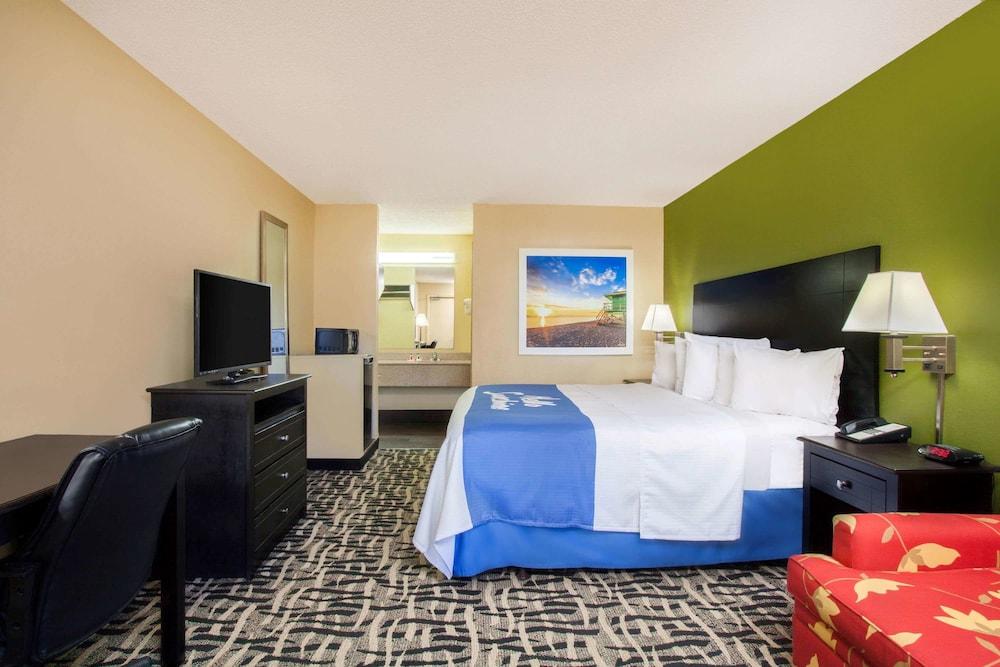 Days Inn By Wyndham Pensacola I-10 Ferry Pass Exteriér fotografie