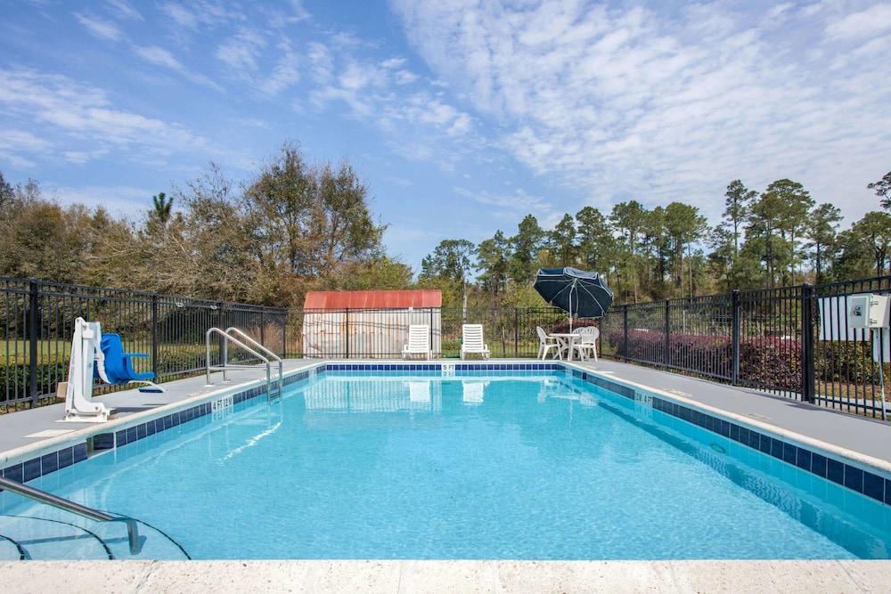 Days Inn By Wyndham Pensacola I-10 Ferry Pass Exteriér fotografie